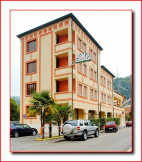 Отель Hotel Ristorante Fratelli Zenari  Кьямпо